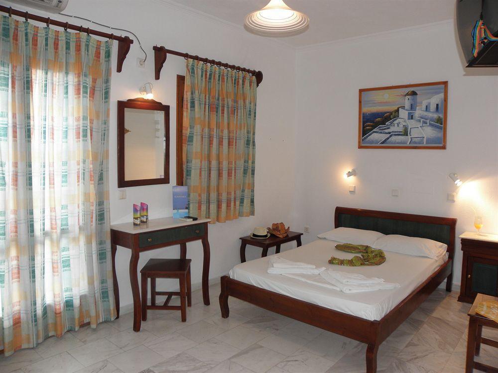 Aparthotel Fomithea Kamári Habitación foto